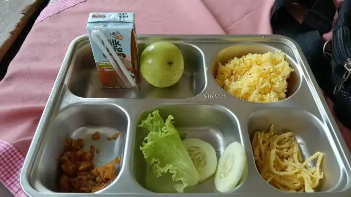 365 Siswa di Sragen Keracunan Makanan Siang Sekolah: Kronologi, Dampak, dan Evaluasi Program