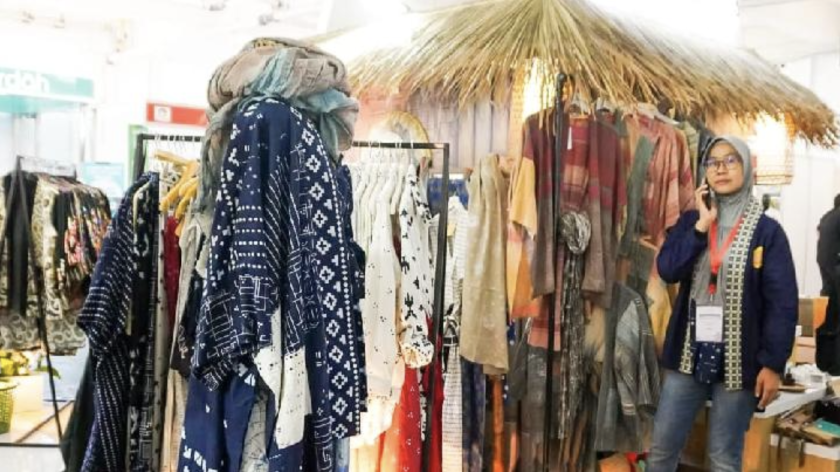 Slow Fashion dan Circular Fashion di Indonesia 2025: Daur Ulang Tekstil, Preloved, dan Tren Lokal Berkelanjutan