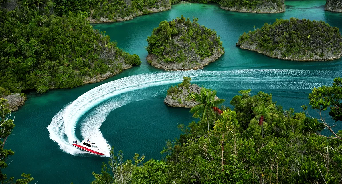 Pesona Wisata Bahari Raja Ampat 2025: Surga Laut Dunia yang Semakin Mendunia Slug: wisata-bahari-raja-ampat-2025