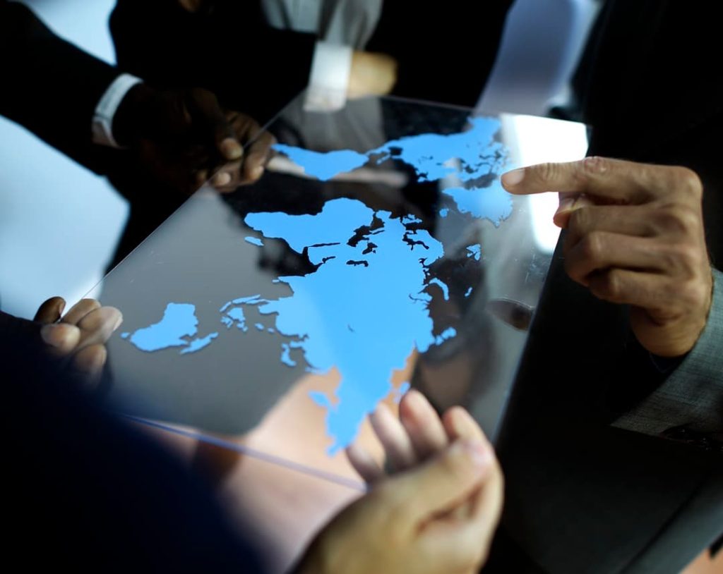 Politik Ekonomi Indonesia 2025: Antara Pertumbuhan dan Tantangan Global